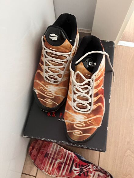 Orijinal Nike air max Plus defosu var