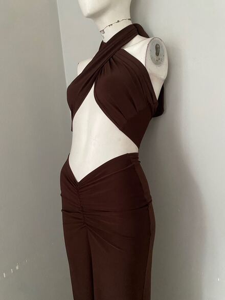 Kahverengi Halter Yaka Crop ve uzun etek