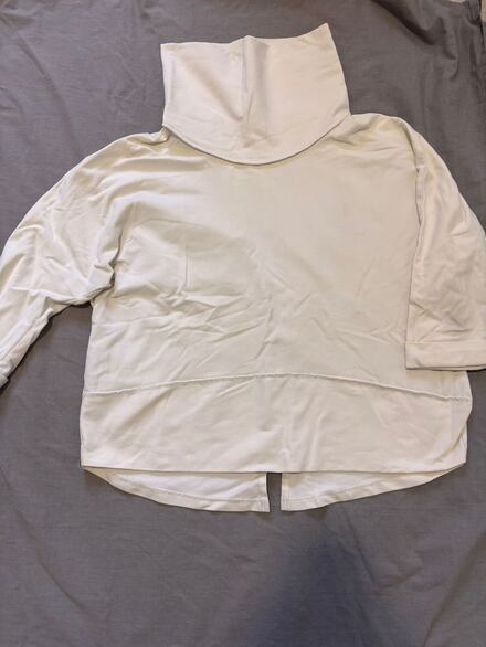 Beyaz Boğazlı Sweatshirt