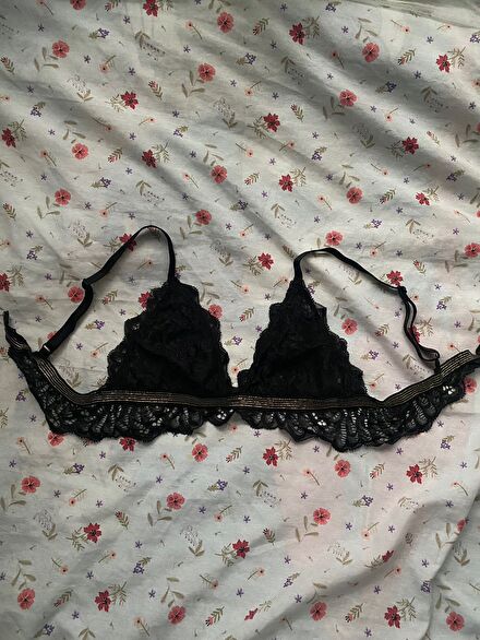 Siyah Dantel Detaylı Bralet Sutyen