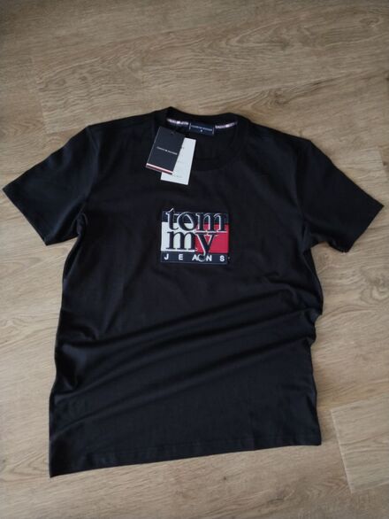 Tommy Jeans Siyah Logo Tişört