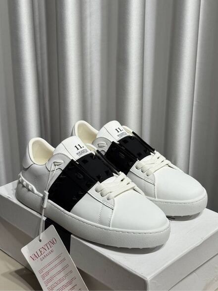 Valentino Beyaz Siyah Detaylı Sneaker